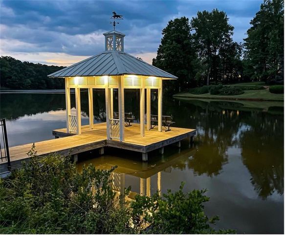 2560 Links End, Roswell, GA 30076