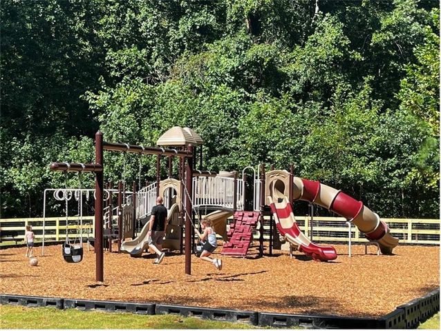 2560 Links End, Roswell, GA 30076