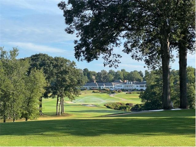 2560 Links End, Roswell, GA 30076