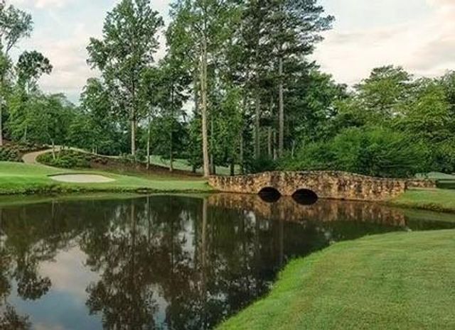 2560 Links End, Roswell, GA 30076