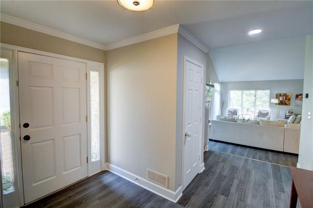 2560 Links End, Roswell, GA 30076