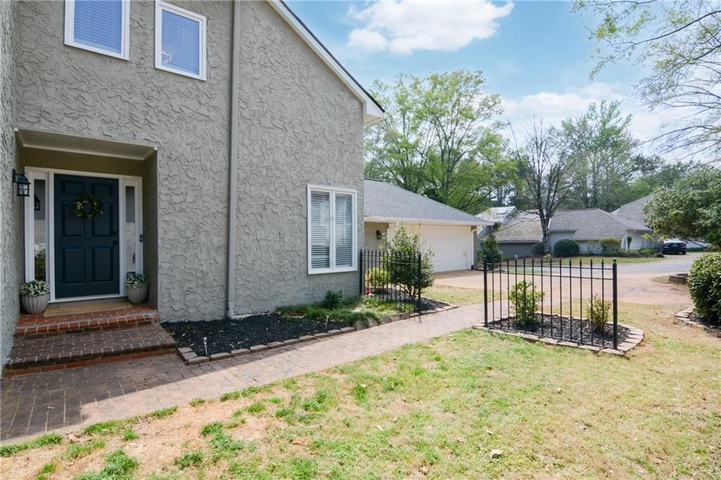 2560 Links End, Roswell, GA 30076