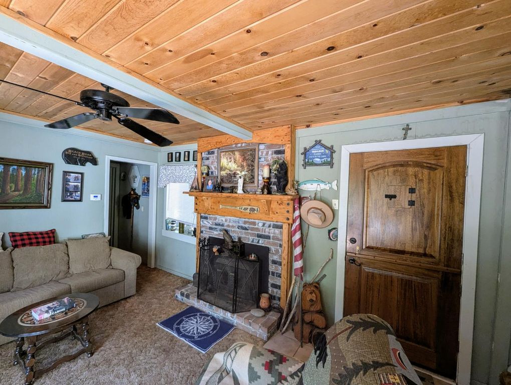 Image 6 of property listing at 65066 Stellar Jay Lane, Unincorporated, CA 93628