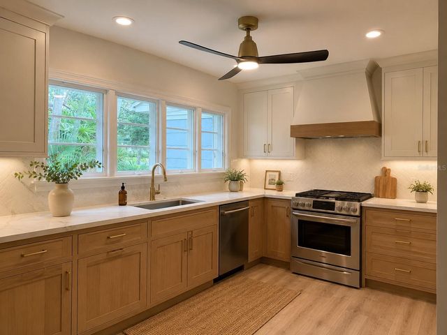 220 LYNDHURST STREET, Dunedin, FL 34698