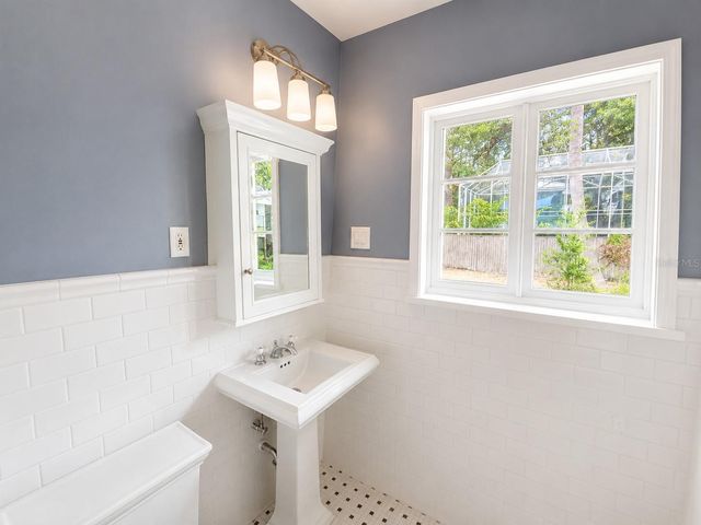 220 LYNDHURST STREET, Dunedin, FL 34698