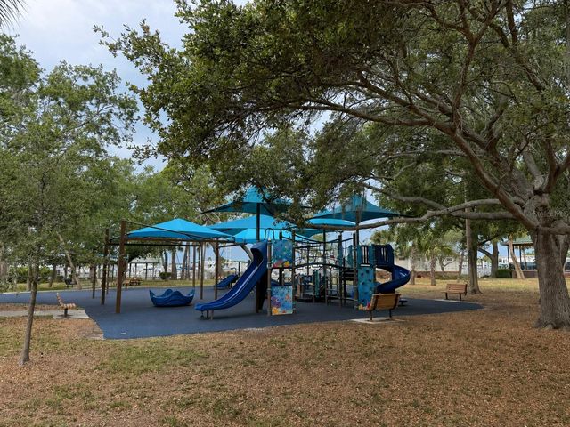 220 LYNDHURST STREET, Dunedin, FL 34698