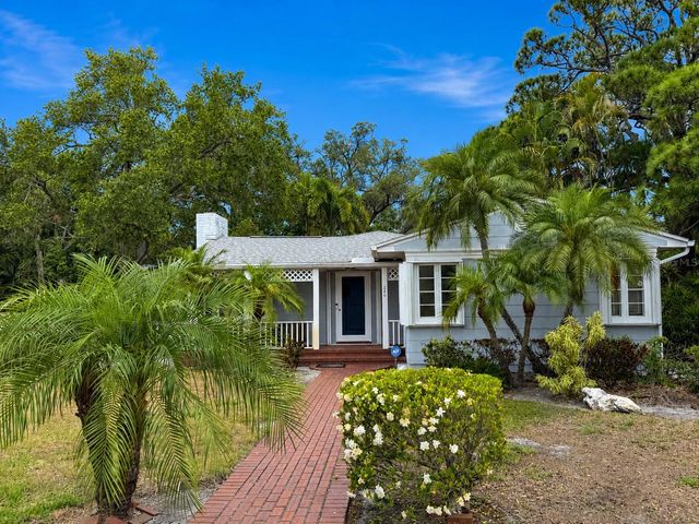 220 LYNDHURST STREET, Dunedin, FL 34698