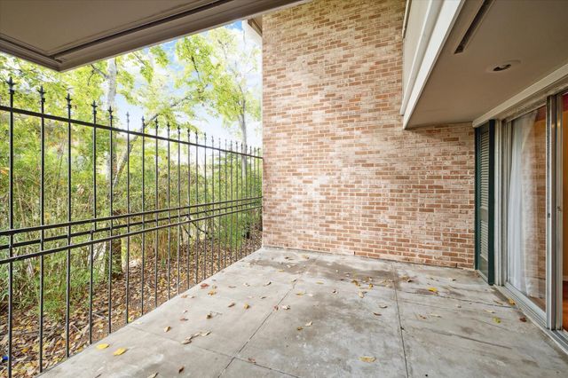 630 S Ripple Creek Drive 630, Houston, TX 77057