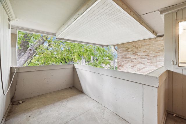 630 S Ripple Creek Drive 630, Houston, TX 77057