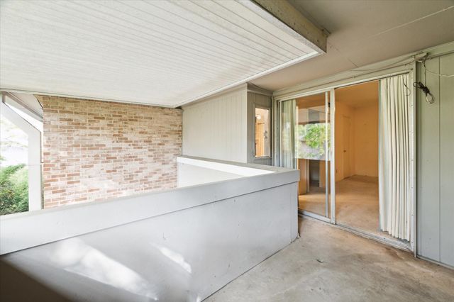 630 S Ripple Creek Drive 630, Houston, TX 77057