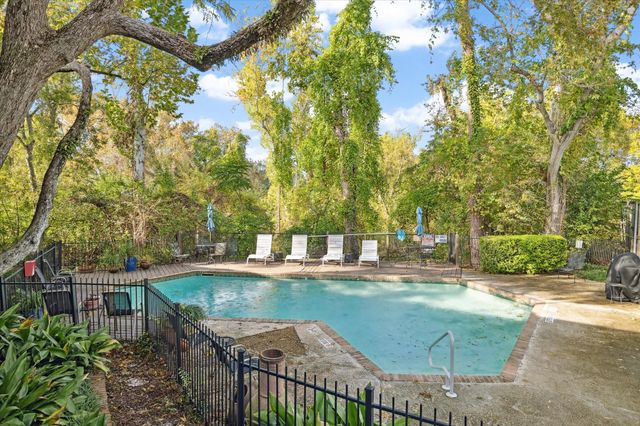 630 S Ripple Creek Drive 630, Houston, TX 77057