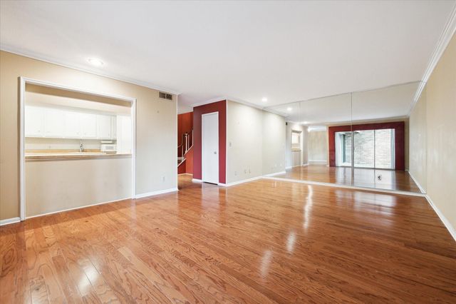 630 S Ripple Creek Drive 630, Houston, TX 77057