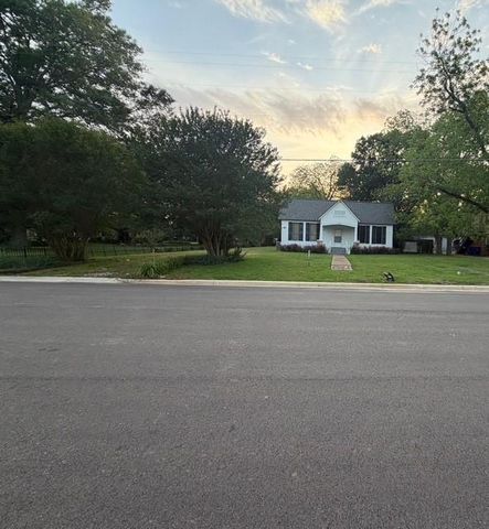 405 S 10th Street, Crockett, TX 75835