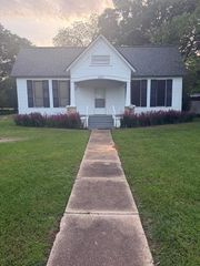 405 S 10th Street, Crockett, TX 75835