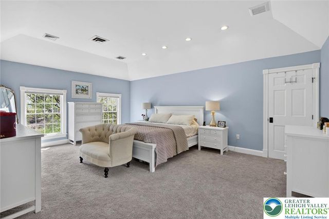 2240 GREENWOOD Road, Salisbury Twp, PA 18103