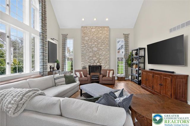 2240 GREENWOOD Road, Salisbury Twp, PA 18103