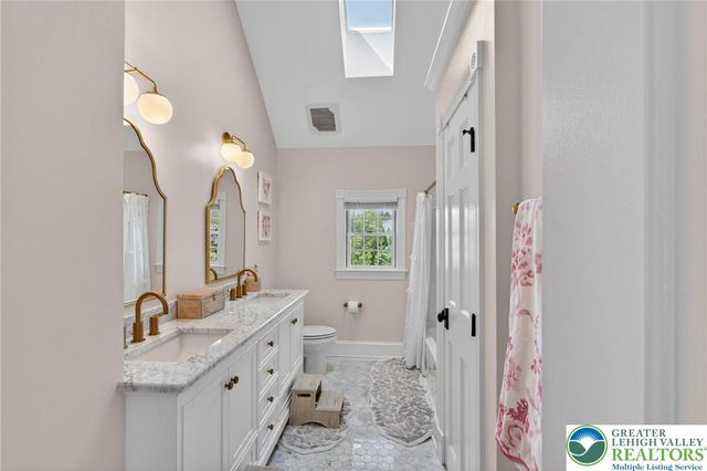 2240 GREENWOOD Road, Salisbury Twp, PA 18103