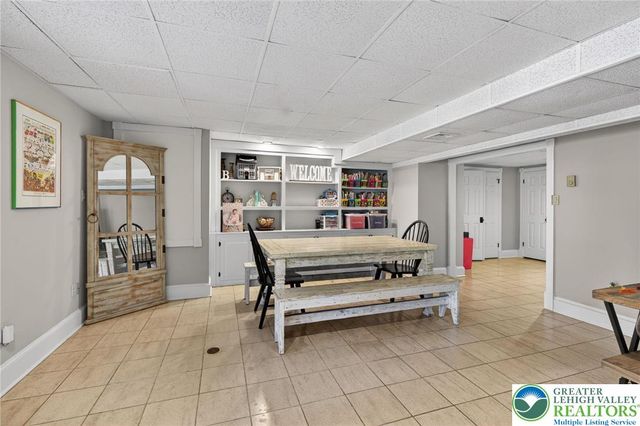 2240 GREENWOOD Road, Salisbury Twp, PA 18103