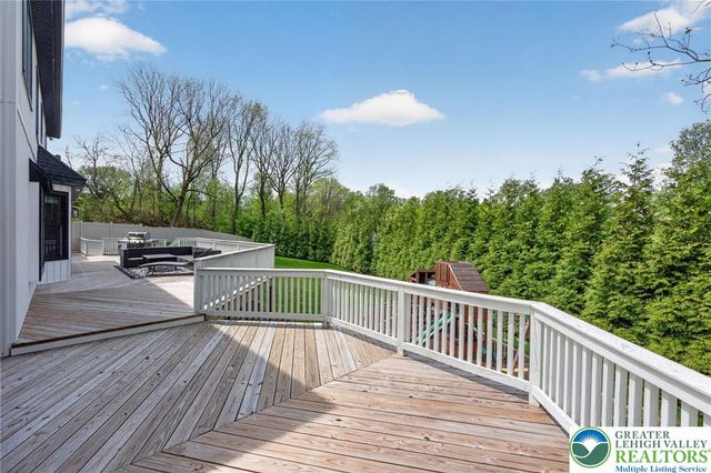 2240 GREENWOOD Road, Salisbury Twp, PA 18103