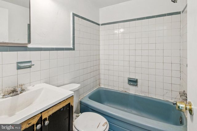 1227 W CHAMPLOST AVE, Philadelphia, PA 19141