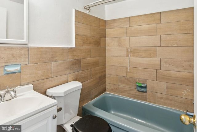 1227 W CHAMPLOST AVE, Philadelphia, PA 19141