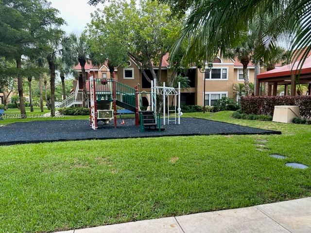 15560 SW 104th Ter 614, Miami, FL 33196