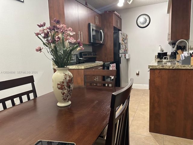15560 SW 104th Ter 614, Miami, FL 33196