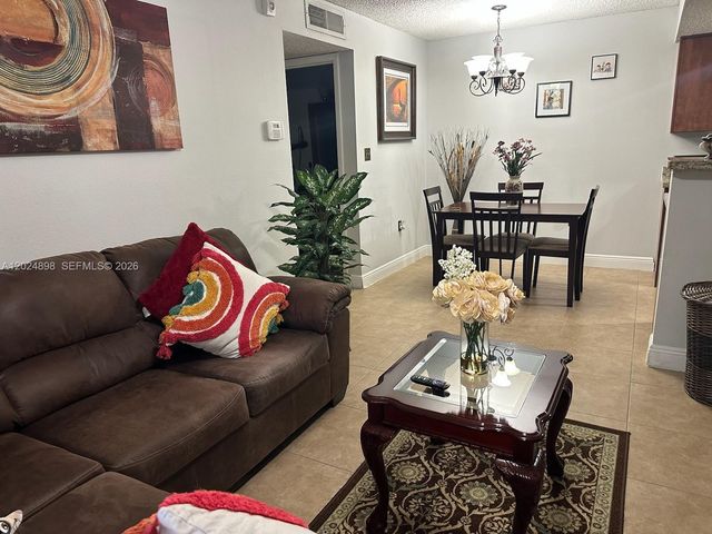 15560 SW 104th Ter 614, Miami, FL 33196
