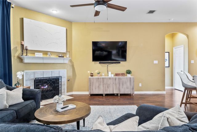 1311 Fleetwood Cove Drive, Grand Prairie, TX 75052