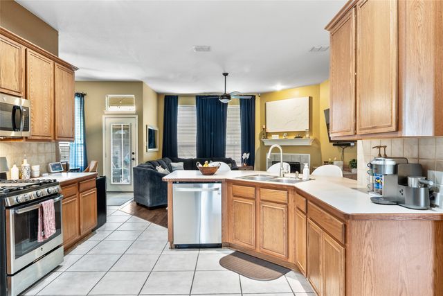 1311 Fleetwood Cove Drive, Grand Prairie, TX 75052