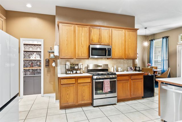 1311 Fleetwood Cove Drive, Grand Prairie, TX 75052