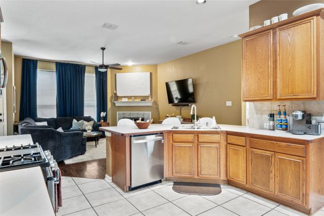 1311 Fleetwood Cove Drive, Grand Prairie, TX 75052