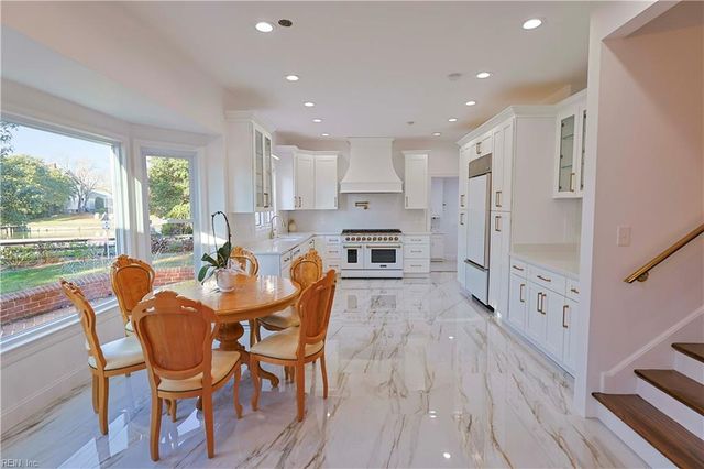 4 Cedar Point DR, Hampton, VA 23669