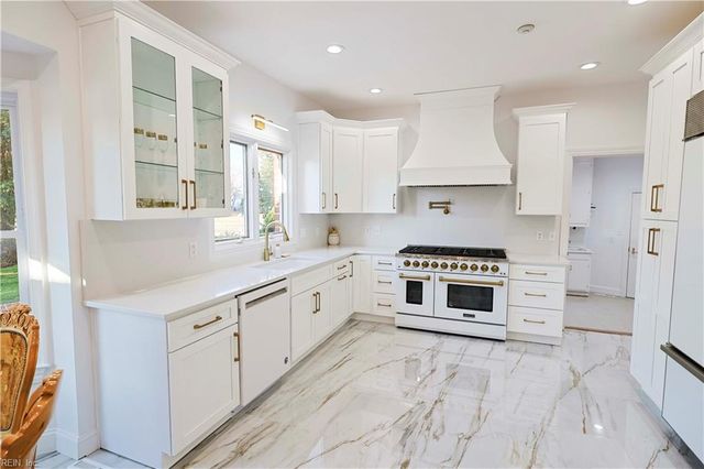 4 Cedar Point DR, Hampton, VA 23669