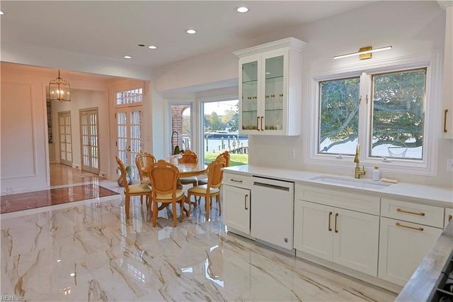 4 Cedar Point DR, Hampton, VA 23669