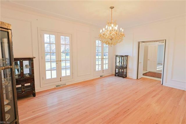 4 Cedar Point DR, Hampton, VA 23669