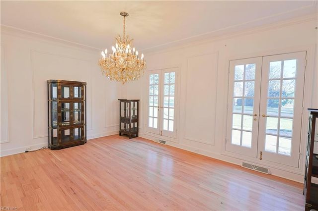 4 Cedar Point DR, Hampton, VA 23669