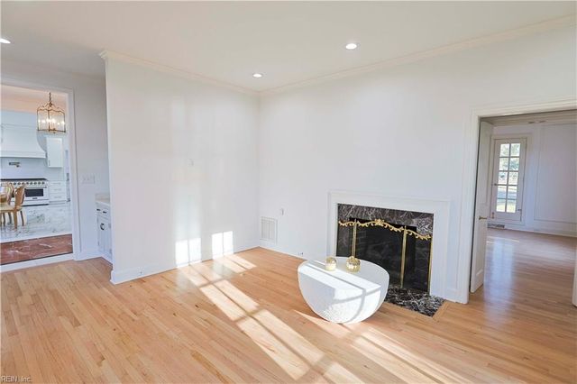 4 Cedar Point DR, Hampton, VA 23669