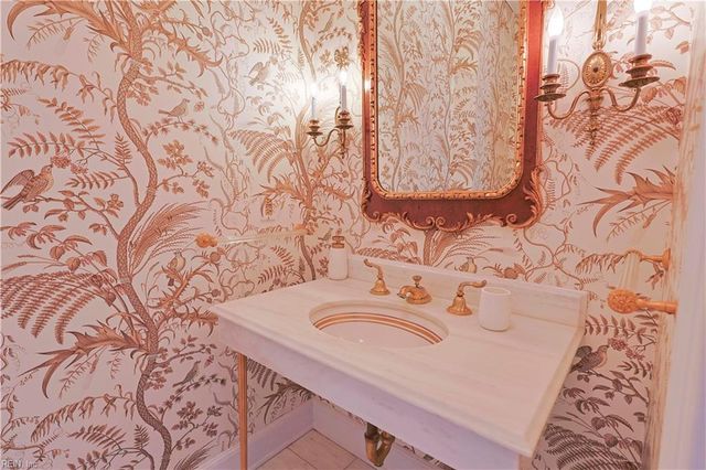 4 Cedar Point DR, Hampton, VA 23669