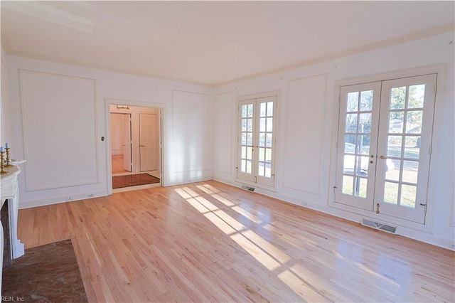 4 Cedar Point DR, Hampton, VA 23669