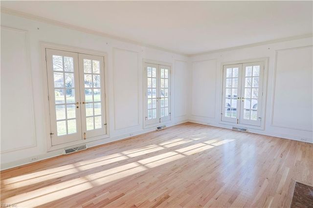 4 Cedar Point DR, Hampton, VA 23669