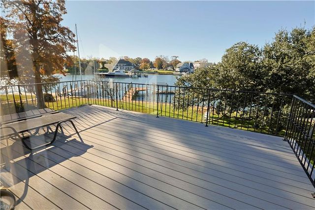 4 Cedar Point DR, Hampton, VA 23669