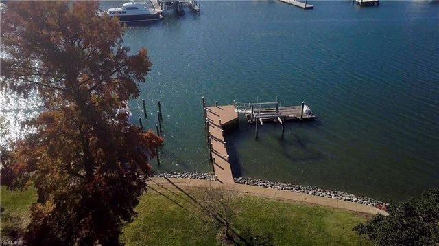 4 Cedar Point DR, Hampton, VA 23669