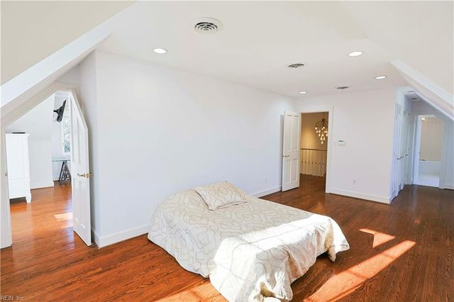 4 Cedar Point DR, Hampton, VA 23669