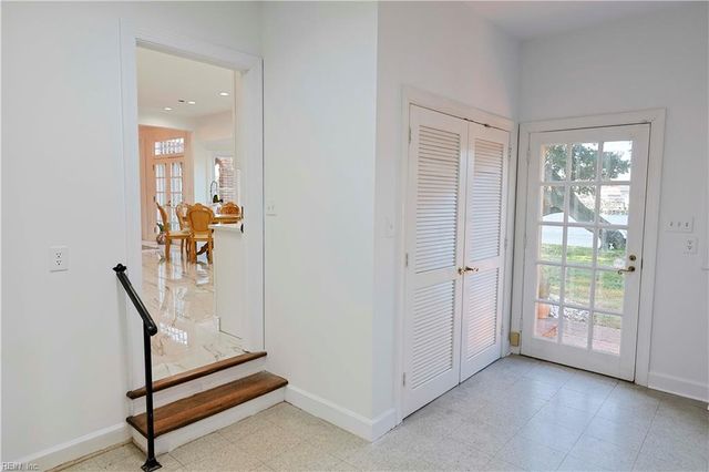 4 Cedar Point DR, Hampton, VA 23669