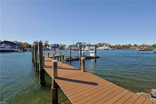 4 Cedar Point DR, Hampton, VA 23669