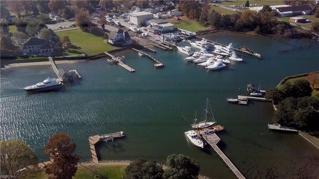 4 Cedar Point DR, Hampton, VA 23669