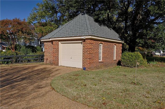 4 Cedar Point DR, Hampton, VA 23669