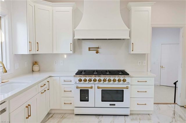 4 Cedar Point DR, Hampton, VA 23669