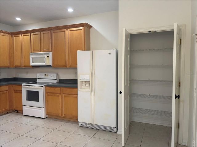 3429 PARKRIDGE CIRCLE 19-103, Sarasota, FL 34243